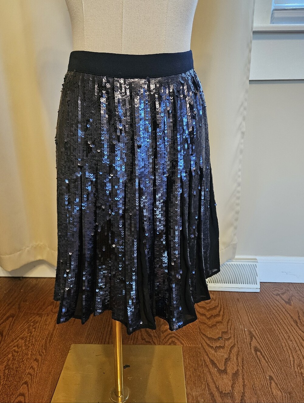 Banana Republic Navy Blue Sequin Pleated Skirt, Size 2